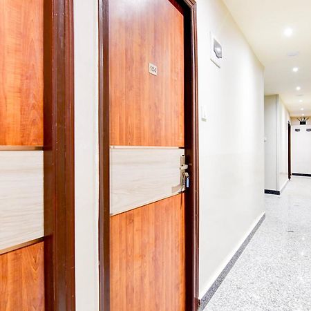 Готель Super Townhouse Kaikhali Near Airport Колката Екстер'єр фото