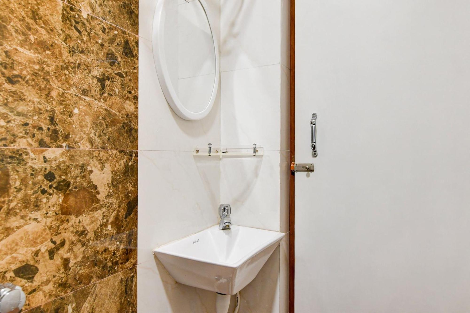 Готель Super Townhouse Kaikhali Near Airport Колката Екстер'єр фото