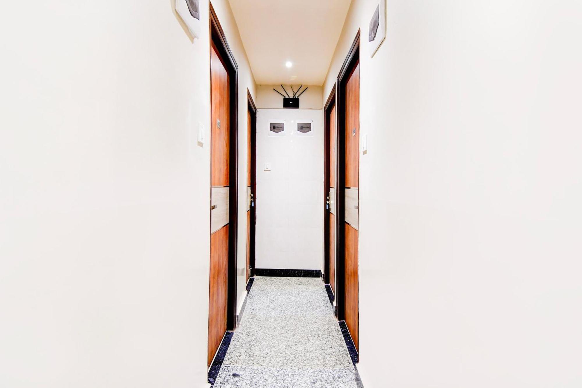 Готель Super Townhouse Kaikhali Near Airport Колката Екстер'єр фото