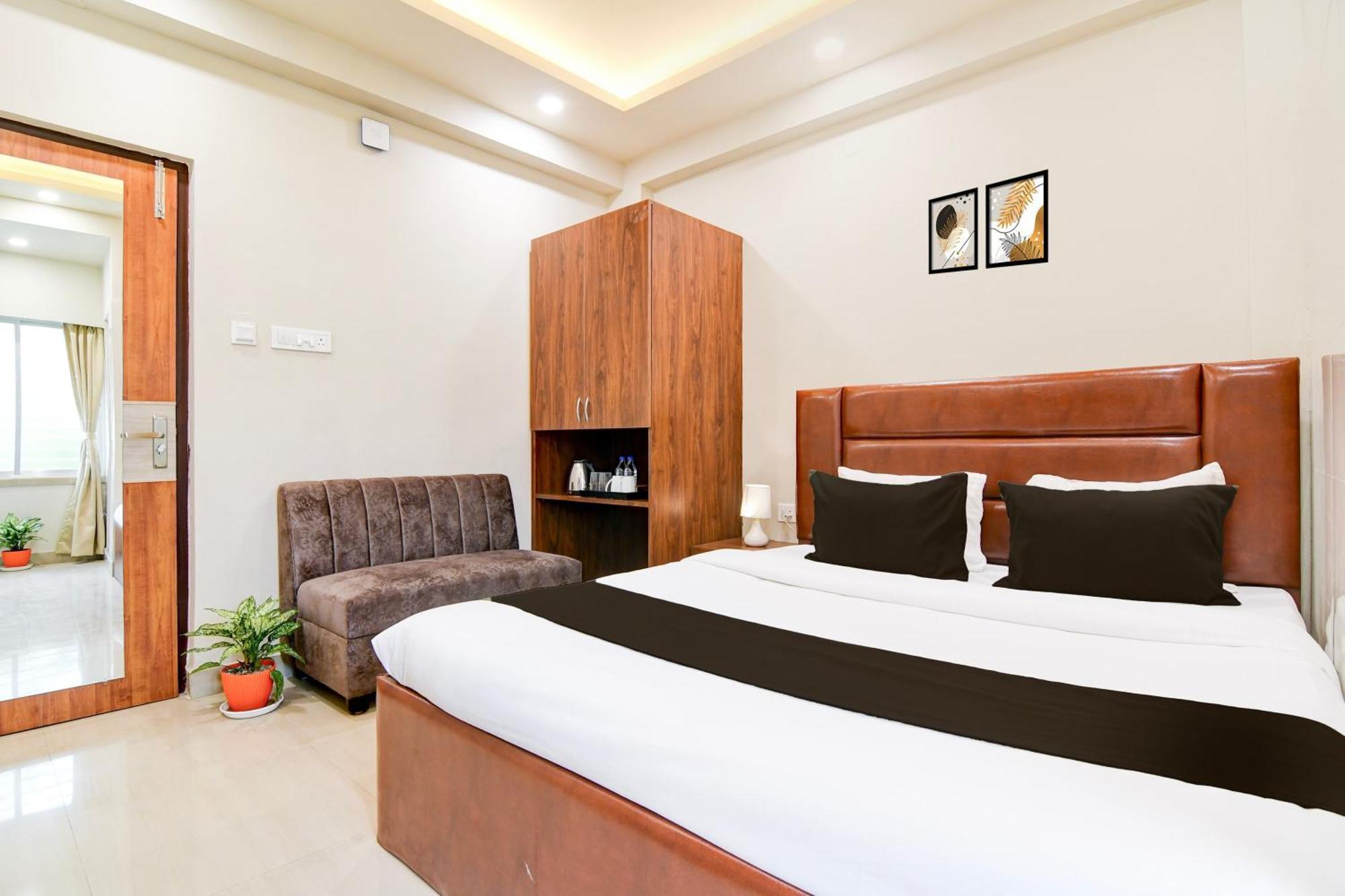 Готель Super Townhouse Kaikhali Near Airport Колката Екстер'єр фото