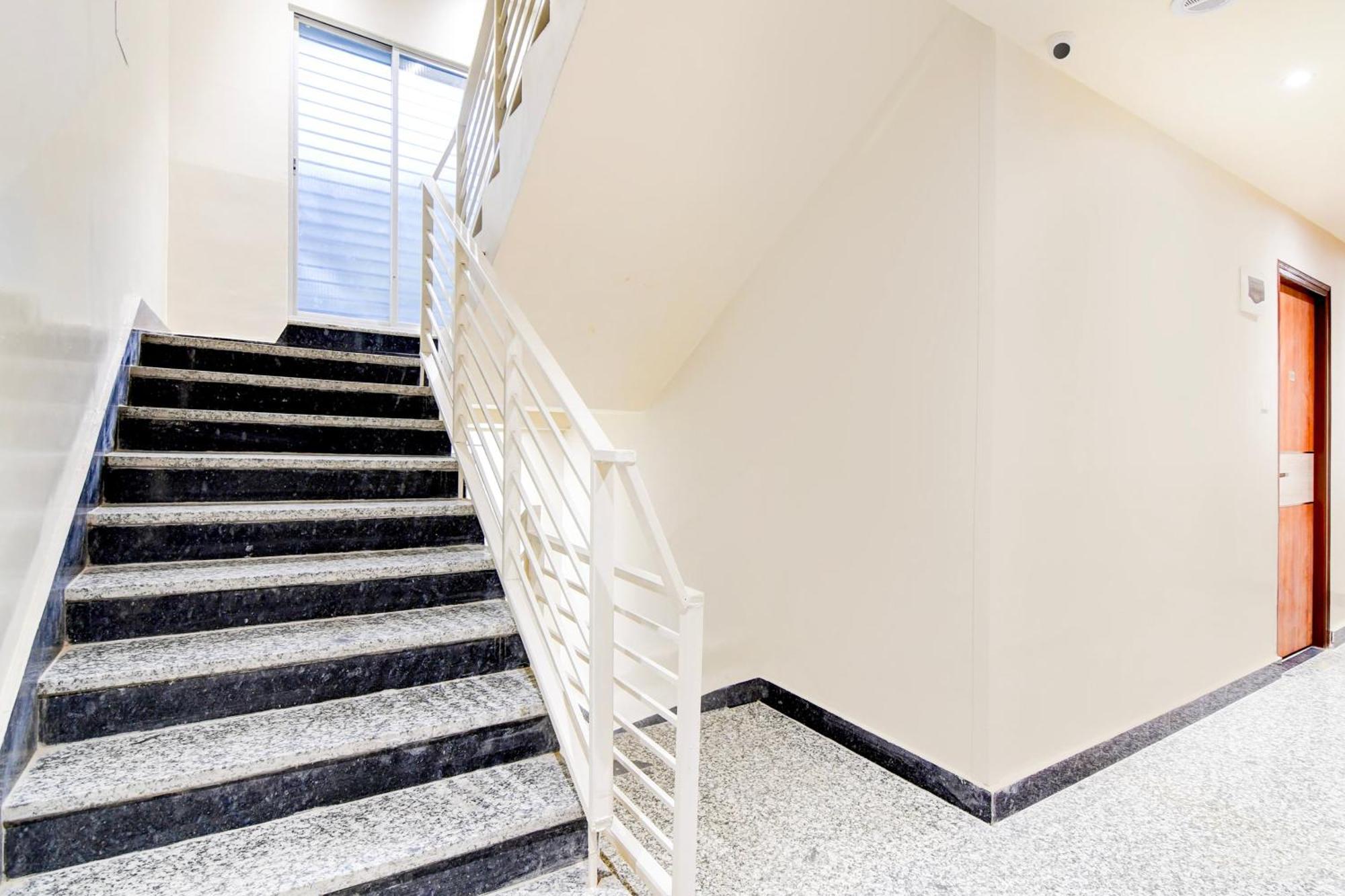 Готель Super Townhouse Kaikhali Near Airport Колката Екстер'єр фото