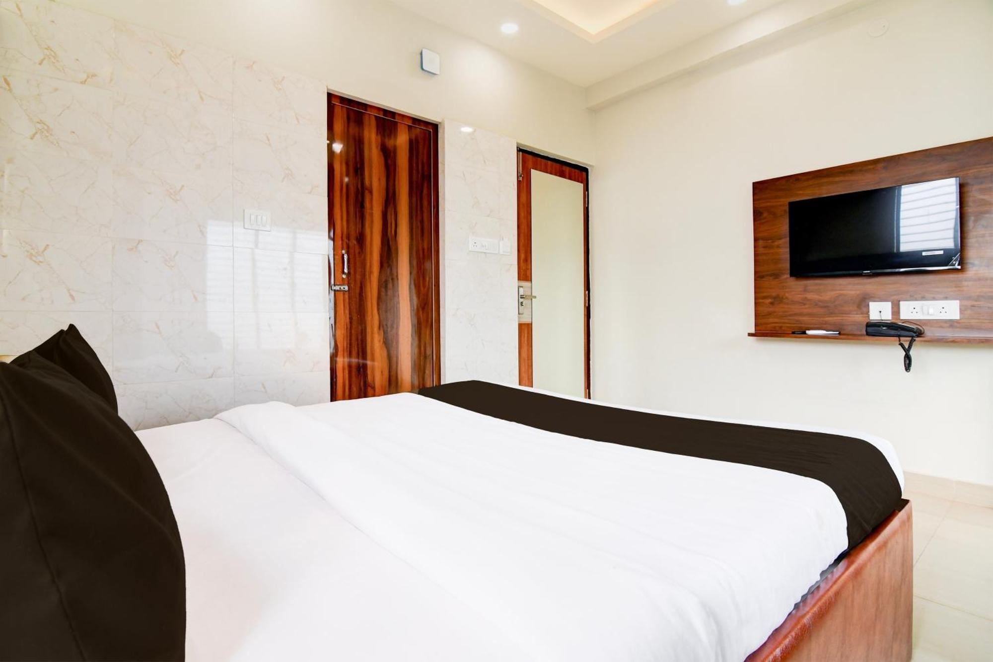 Готель Super Townhouse Kaikhali Near Airport Колката Екстер'єр фото
