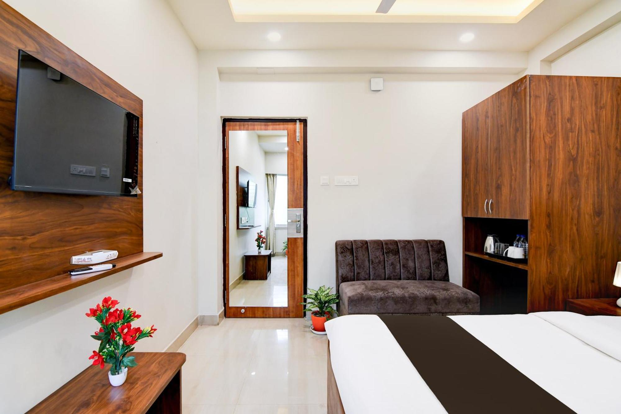 Готель Super Townhouse Kaikhali Near Airport Колката Екстер'єр фото